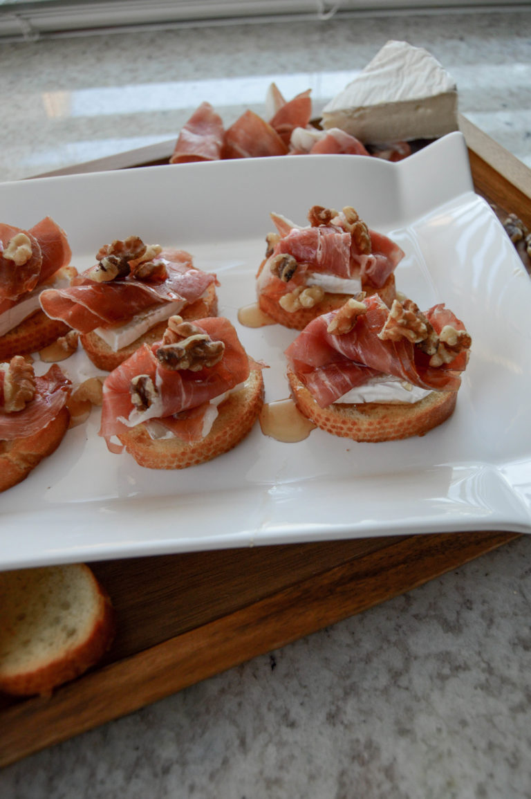 Prosciutto Brie Crostini An Easy Thanksgiving Appetizer