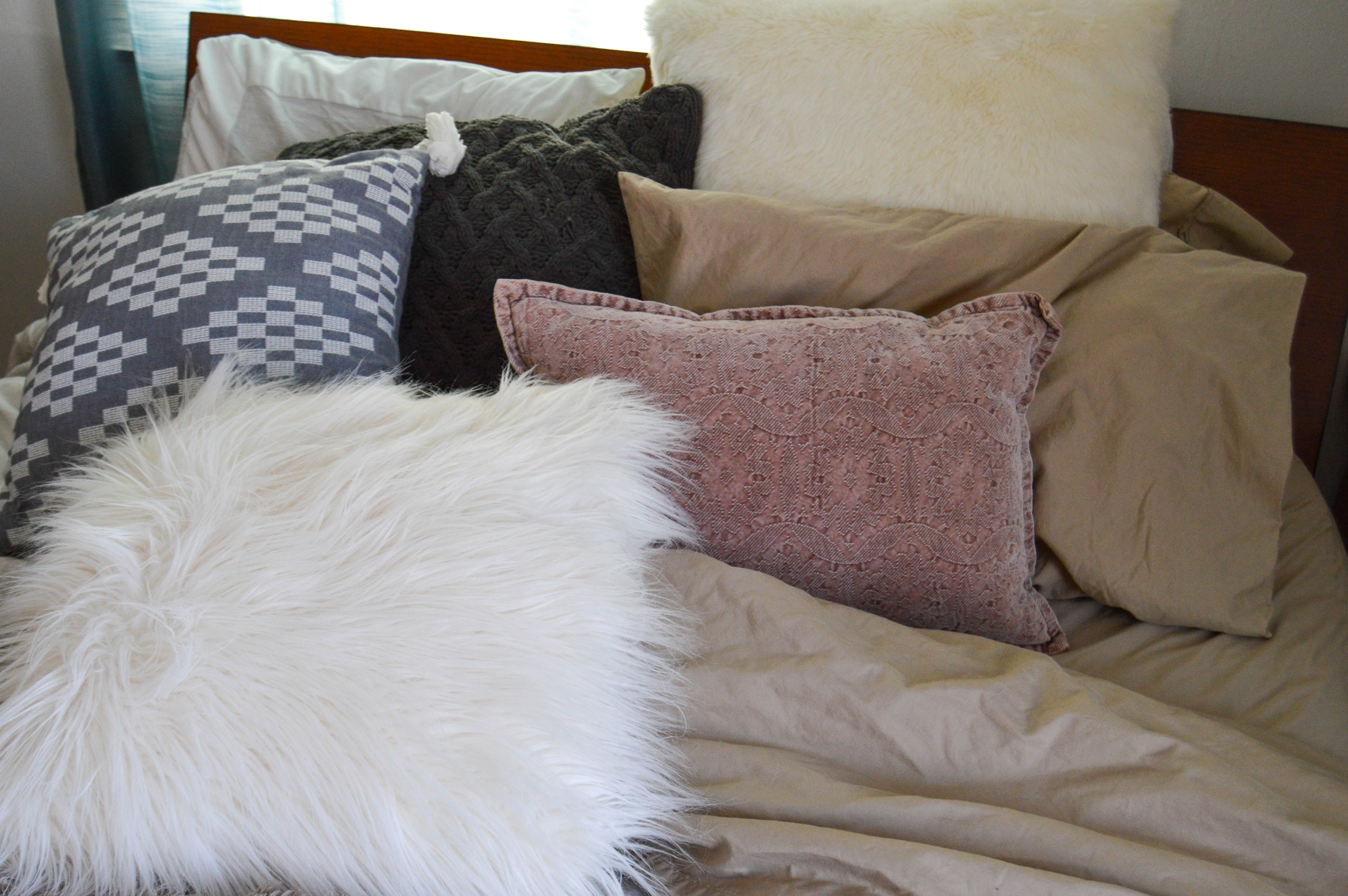 cozy bedroom ideas | necessities for a cozy bedroom
